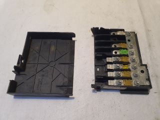 bontott FORD FIESTA V Biztosítéktábla Motortér