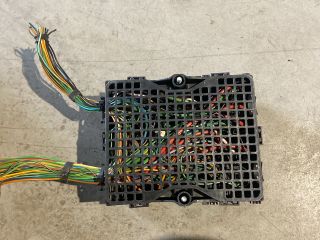 bontott FORD FIESTA V Biztosítéktábla Motortér