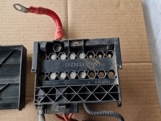 bontott FORD FIESTA V Biztosítéktábla Motortér