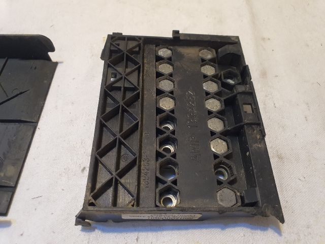 bontott FORD FIESTA V Biztosítéktábla Motortér