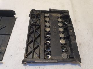 bontott FORD FIESTA V Biztosítéktábla Motortér