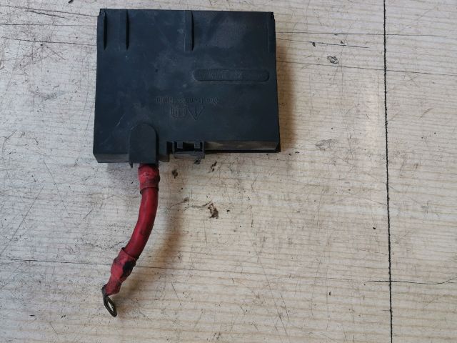 bontott FORD FIESTA V Biztosítéktábla Motortér