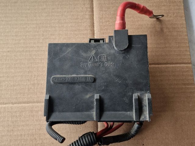 bontott FORD FIESTA V Biztosítéktábla Motortér