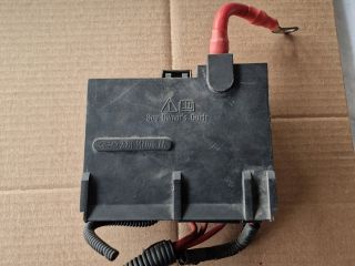 bontott FORD FIESTA V Biztosítéktábla Motortér