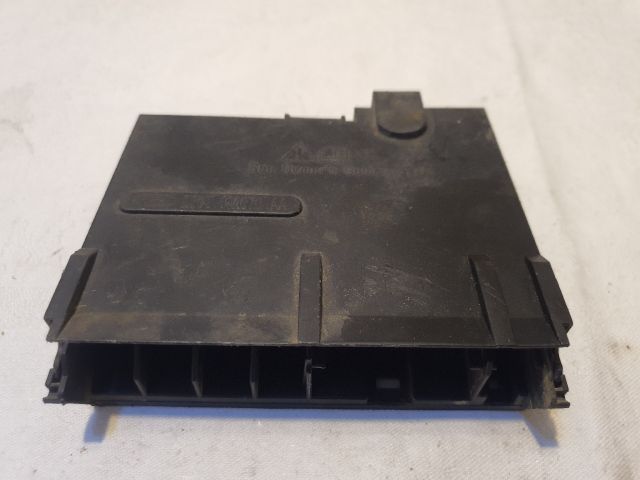 bontott FORD FIESTA V Biztosítéktábla Motortér