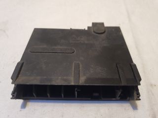 bontott FORD FIESTA V Biztosítéktábla Motortér