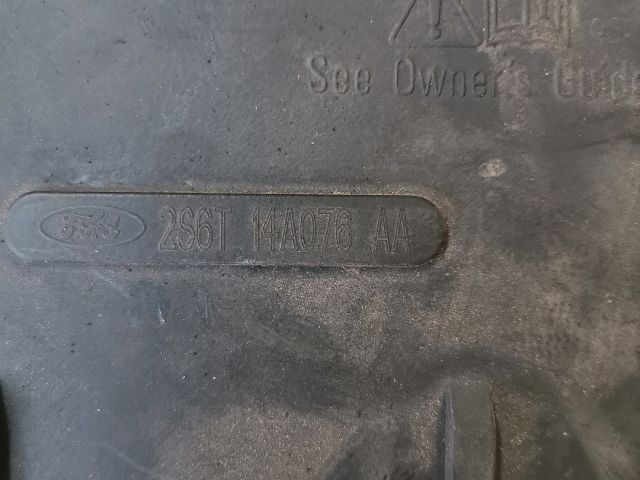 bontott FORD FIESTA V Biztosítéktábla Motortér