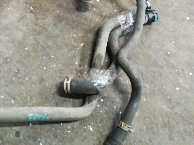 bontott FORD FIESTA V Fűtőradiátor Vízcső Alsó