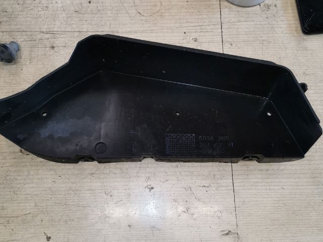 bontott FORD FIESTA V Külső Alsó Vezérlés Burkolat