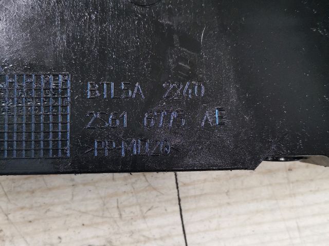 bontott FORD FIESTA V Külső Alsó Vezérlés Burkolat