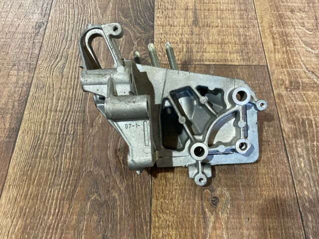 bontott FORD FIESTA V Motor Tartó Bak (Fém)