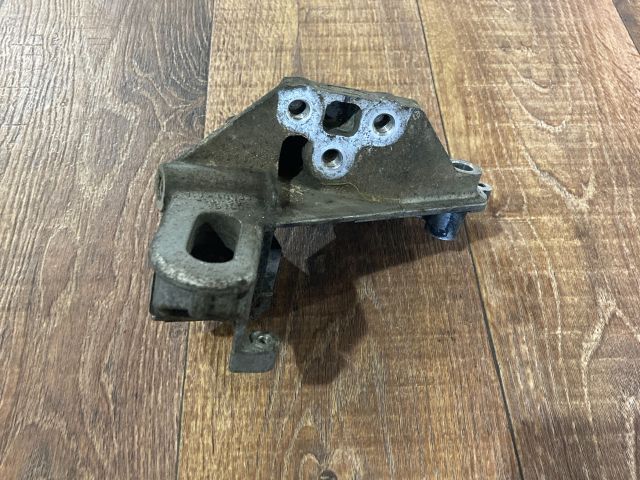 bontott FORD FIESTA V Motor Tartó Bak (Fém)