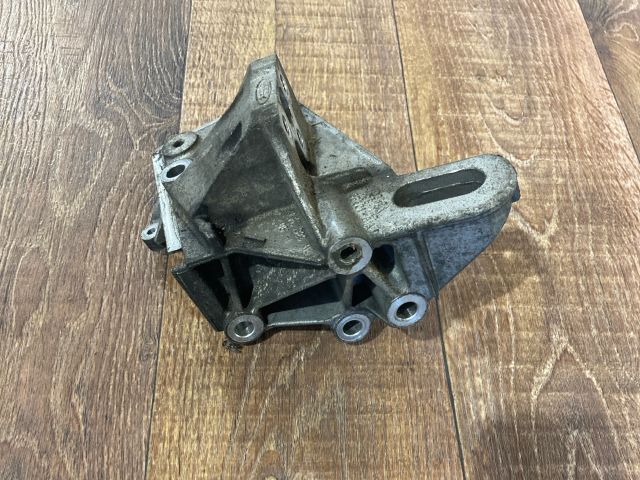 bontott FORD FIESTA V Motor Tartó Bak (Fém)