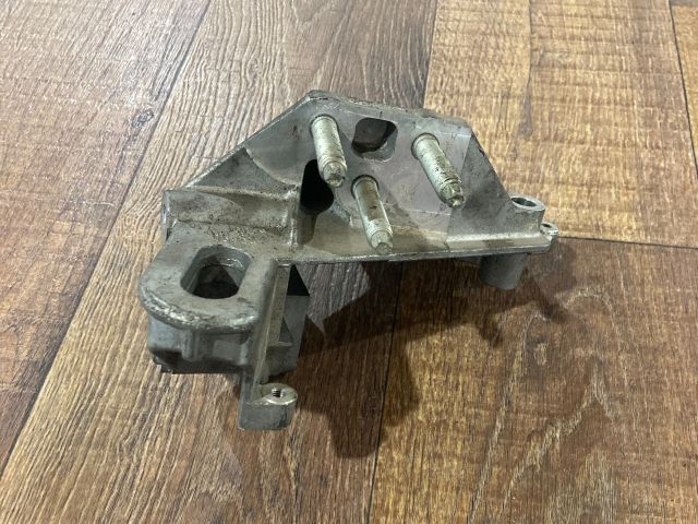 bontott FORD FIESTA V Motor Tartó Bak (Fém)