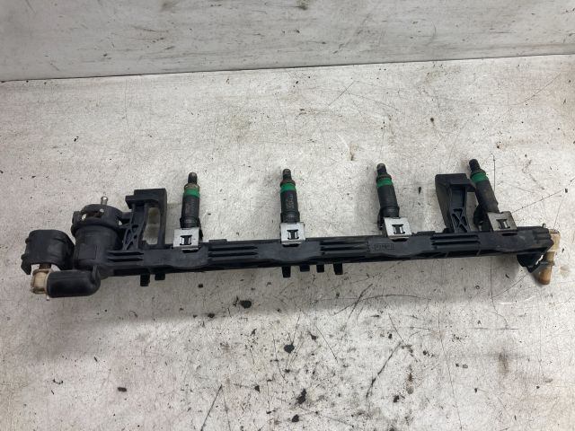 bontott FORD FIESTA V Porlasztó Sor / Híd