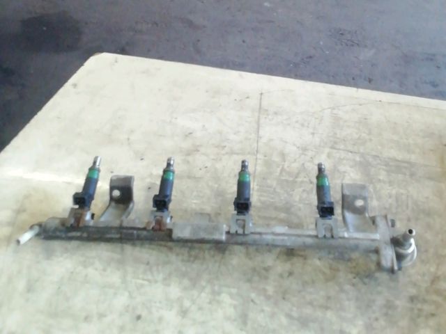 bontott FORD FIESTA V Porlasztó Sor / Híd