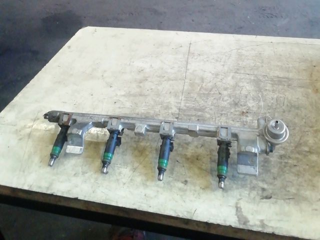 bontott FORD FIESTA V Porlasztó Sor / Híd