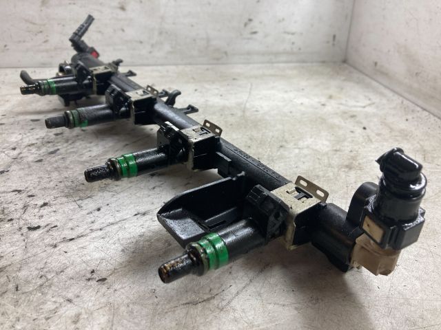 bontott FORD FIESTA V Porlasztó Sor / Híd