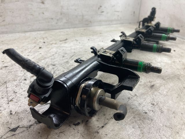 bontott FORD FIESTA V Porlasztó Sor / Híd