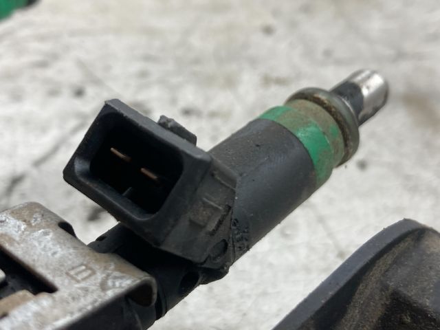 bontott FORD FIESTA V Porlasztó Sor / Híd