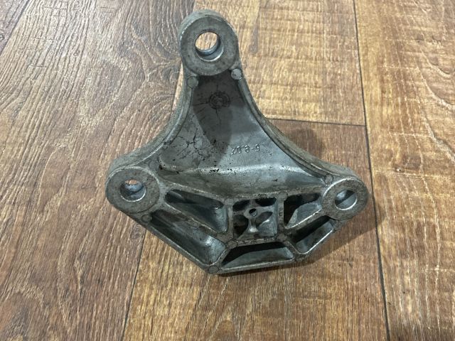 bontott FORD FIESTA V Váltó Tartó Bak (Pozíciófüggetlen)