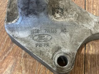 bontott FORD FIESTA V Váltó Tartó Bak (Pozíciófüggetlen)