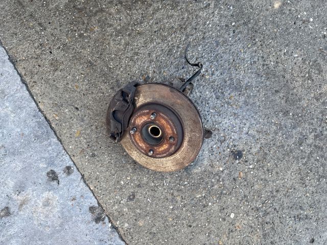 bontott FORD FIESTA V Bal első Csonkállvány Kerékaggyal