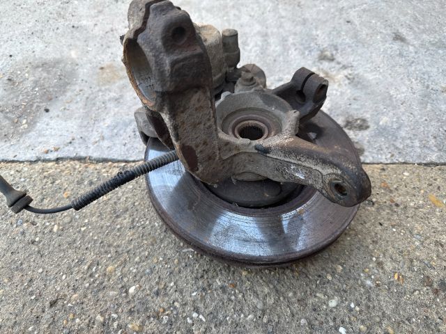 bontott FORD FIESTA V Bal első Csonkállvány Kerékaggyal