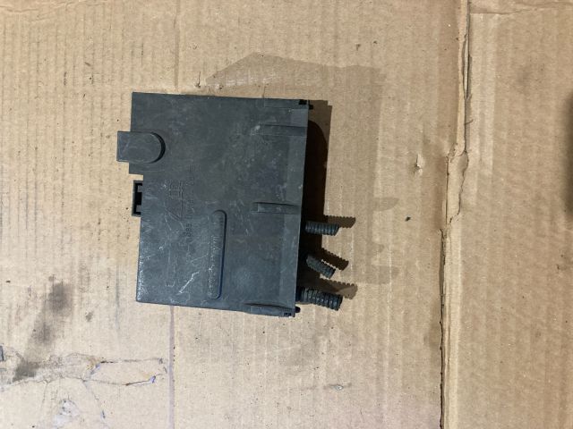 bontott FORD FIESTA V Biztosítéktábla Motortér