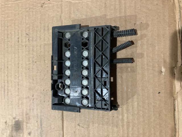 bontott FORD FIESTA V Biztosítéktábla Motortér