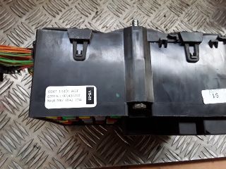 bontott FORD FIESTA V Biztosítéktábla Motortér