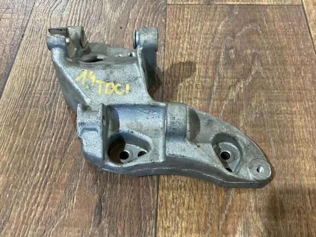 bontott FORD FIESTA V Generátor Tartó Bak