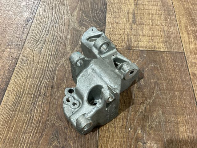 bontott FORD FIESTA V Generátor Tartó Bak