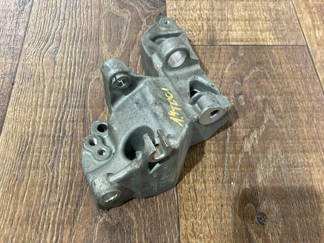 bontott FORD FIESTA V Generátor Tartó Bak