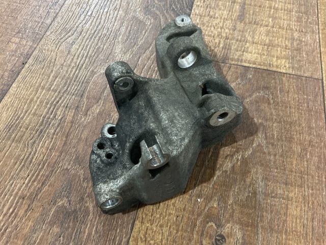 bontott FORD FIESTA V Generátor Tartó Bak