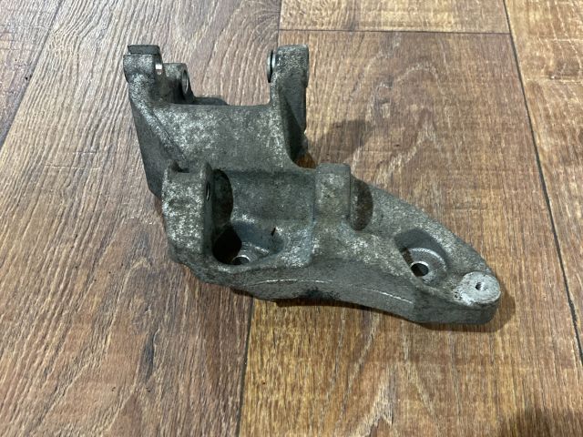 bontott FORD FIESTA V Generátor Tartó Bak