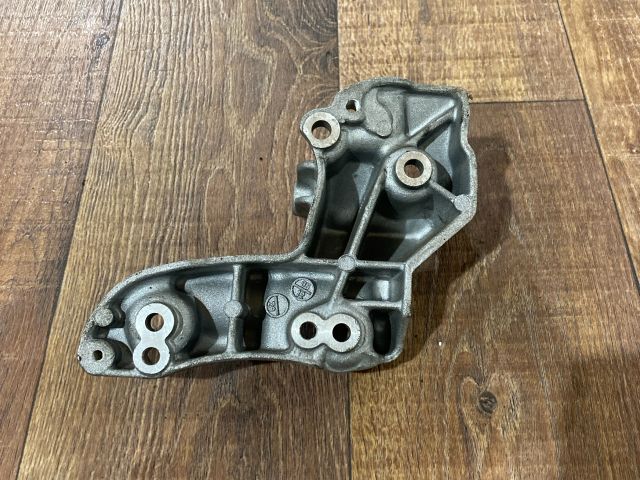 bontott FORD FIESTA V Generátor Tartó Bak