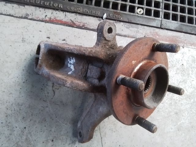 bontott FORD FIESTA V Jobb első Csonkállvány Kerékaggyal