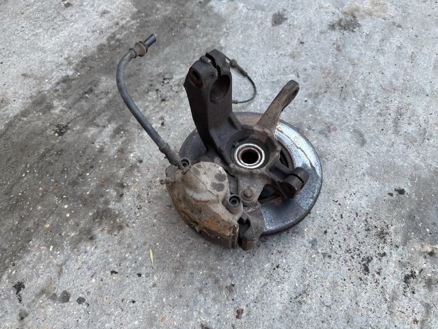 bontott FORD FIESTA V Jobb első Csonkállvány Kerékaggyal