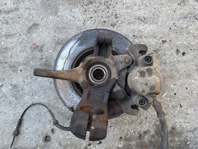 bontott FORD FIESTA V Jobb első Csonkállvány Kerékaggyal