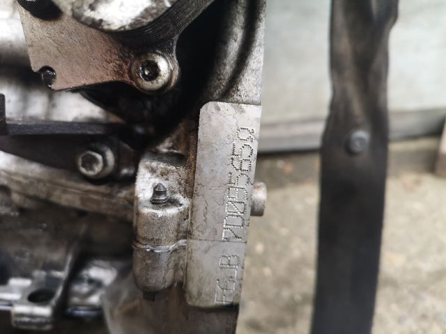 bontott FORD FIESTA V Motor (Fűzött blokk hengerfejjel)