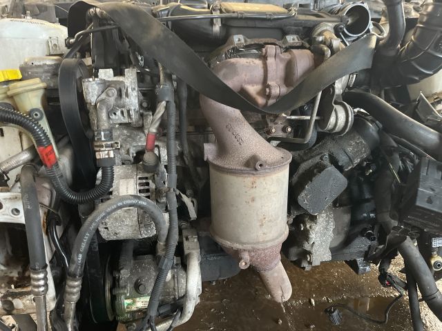 bontott FORD FIESTA V Motor (Fűzött blokk hengerfejjel)