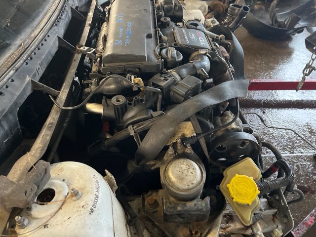 bontott FORD FIESTA V Motor (Fűzött blokk hengerfejjel)