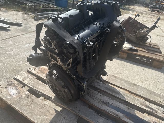 bontott FORD FIESTA V Motor (Fűzött blokk hengerfejjel)