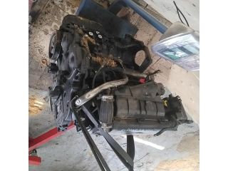 bontott FORD FIESTA V Motor (Fűzött blokk hengerfejjel)