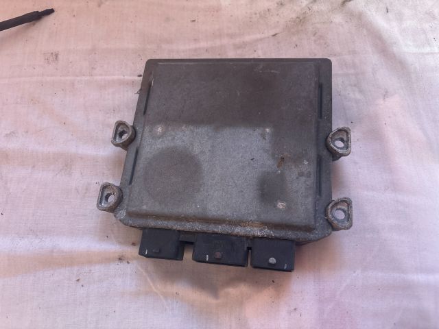 bontott FORD FIESTA V Motorvezérlő