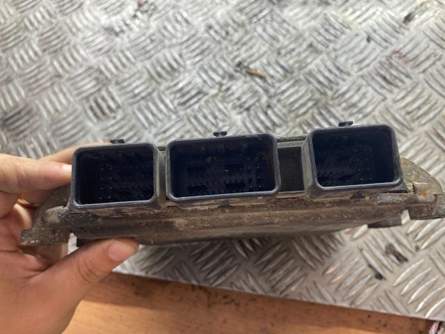 bontott FORD FIESTA V Motorvezérlő