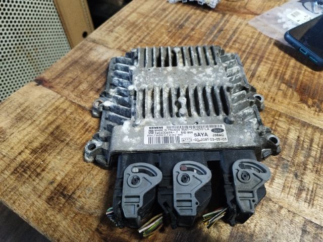 bontott FORD FIESTA V Motorvezérlő