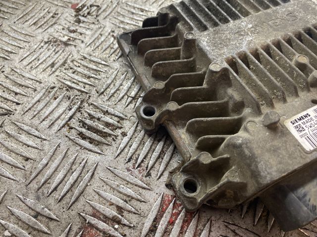 bontott FORD FIESTA V Motorvezérlő