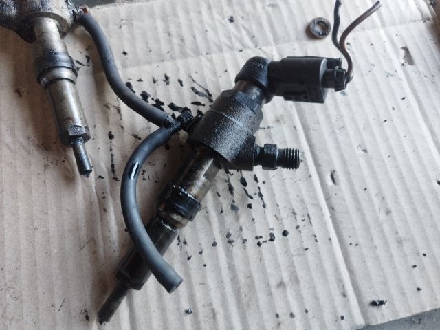 bontott FORD FIESTA V Porlasztó (1 db)